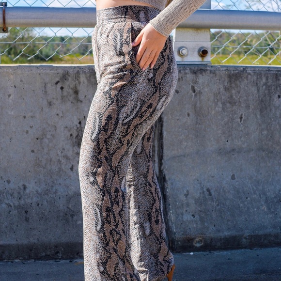 Snake Print High Waist Crop Pants - Picture 2 of 7